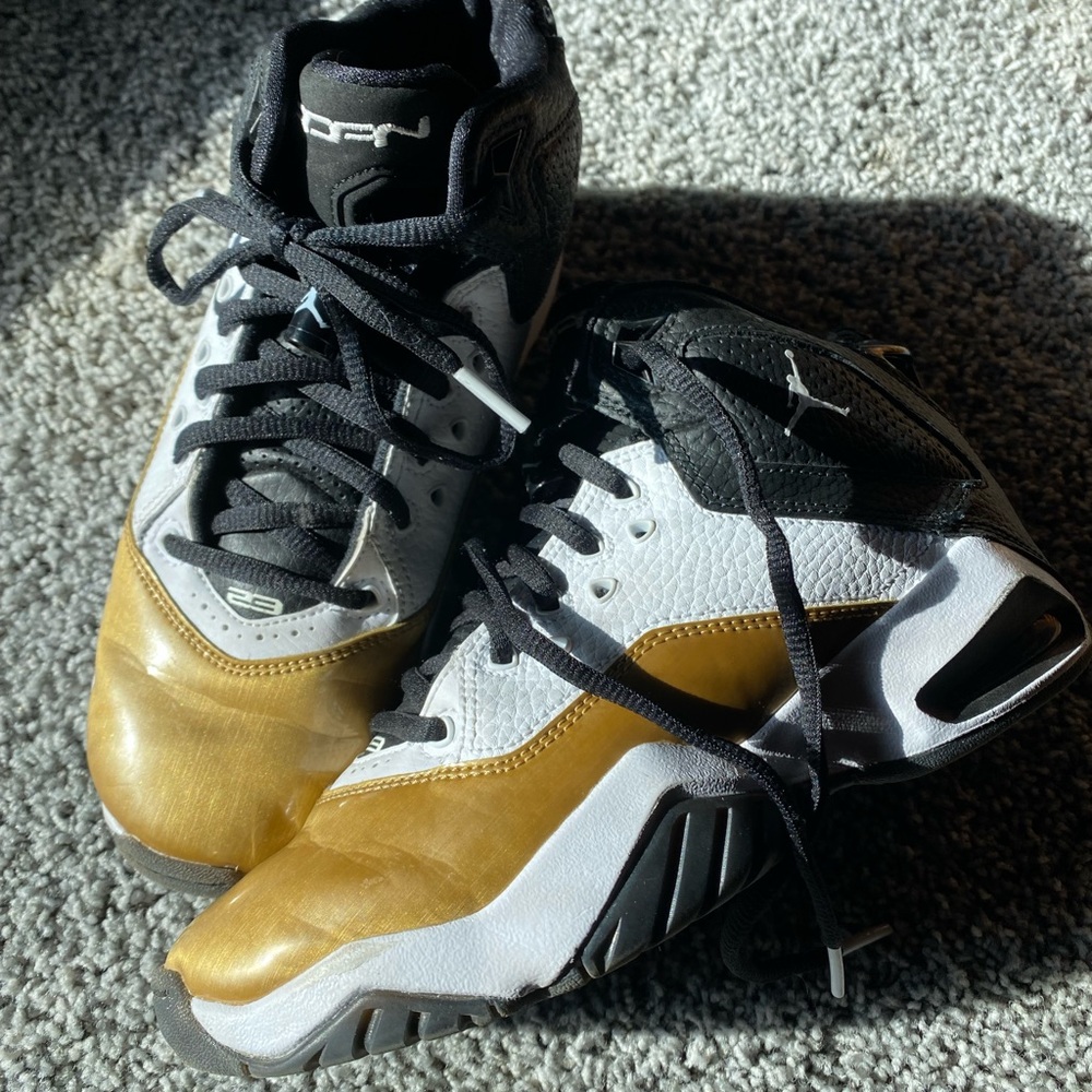 Jordan B’Loyal Basketball Shoes